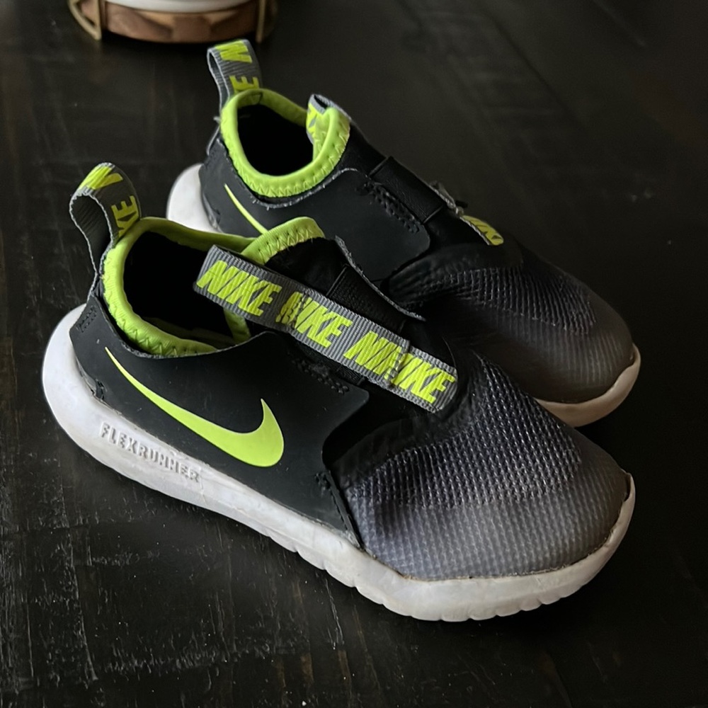 Nike toddler boys tennis shoes